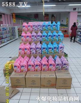 广州市多雅化妆品有限公司：超市堆头