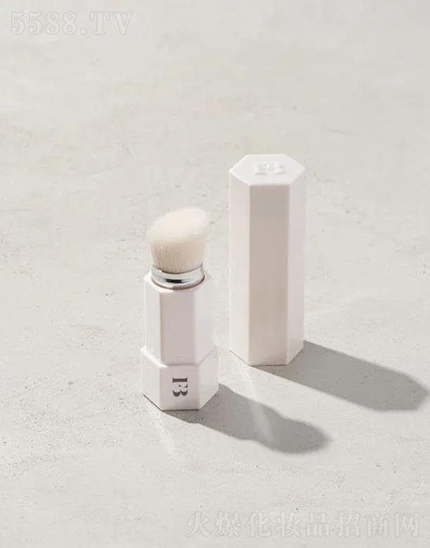 ·ˮױƷ(Ϻ)޹˾Fenty Beautyղױˢ130 ԴԵıЯʽ۷ˢ