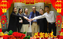 扬州扬大祝您新年快乐，阖家幸福，猪年大吉生活多欢笑！