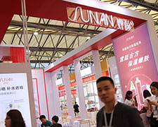 宝媛在第23届上海美业博览会上招商成功