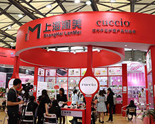 2018年上海美业博览会，澜美展位前咨询人员不断
