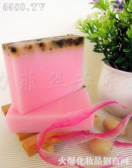 浅色桃花精油皂