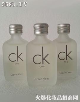 CK中性淡淡香水