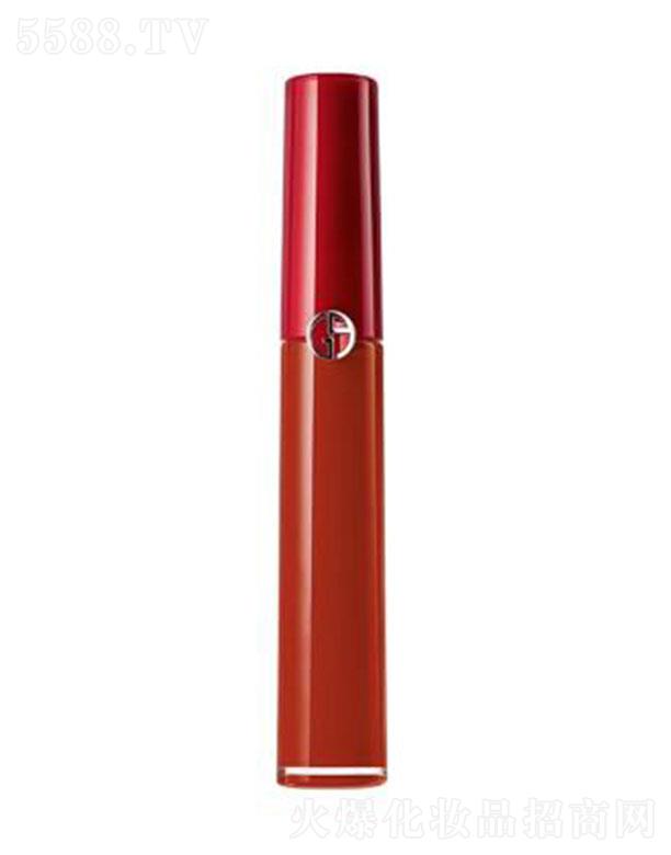 阿玛尼「传奇红管」 臻致丝绒哑光唇釉#415赤木红棕 兼具光泽与雾面效果
