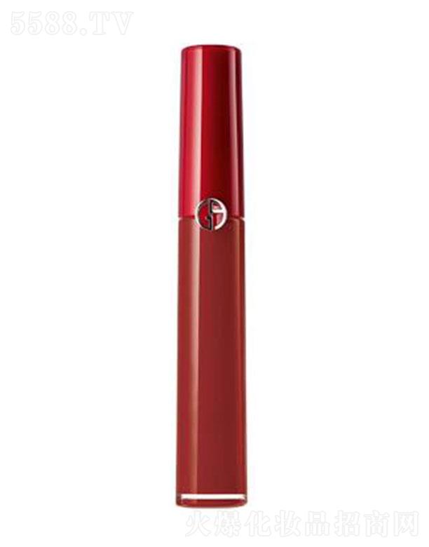 阿玛尼「传奇红管」 臻致丝绒哑光唇釉#524玫瑰木棕 为唇部带来非凡哑光的浓郁色彩