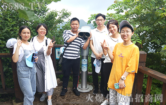 铭记历史,致敬革命先烈 铭记历史,致敬革命先烈
