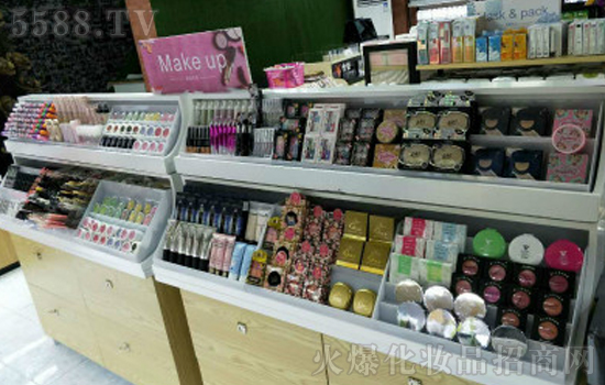 想开个化妆品加盟店-加盟小资生活走向人生