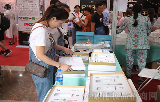 展商忙碌 展商忙碌