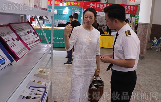 皇瑞的展商跟客户介绍相关事宜 皇瑞的展商跟客户介绍相关事宜