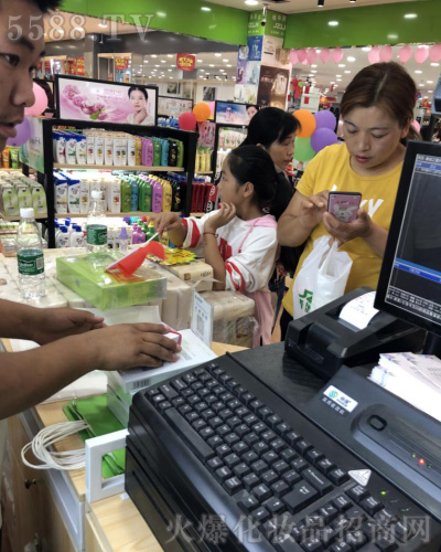 广州精妆联华前店后院模式-吸引众多投资商前来加盟