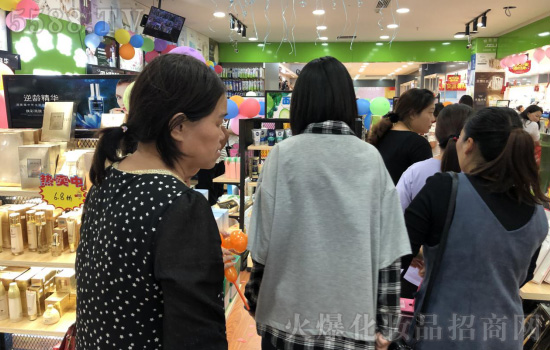 化妆品店加盟精妆联华-轻松收获美丽和财富