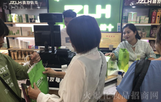 化妆品店加盟精妆联华-轻松收获美丽和财富