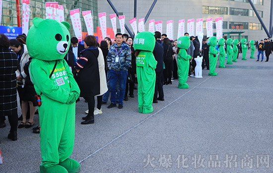2019第14届郑州国际美业博览会开展第二天,热度不减,火爆依旧 2019第14届郑州国际美业博览会开展第二天,热度不减,火爆依旧