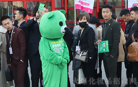 2019第14届郑州国际美业博览会开展第二天,热度不减,火爆依旧 2019第14届郑州国际美业博览会开展第二天,热度不减,火爆依旧