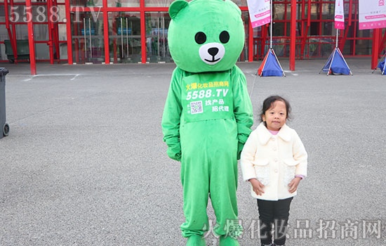 2019第14届郑州国际美业博览会开展第二天,热度不减,火爆依旧 2019第14届郑州国际美业博览会开展第二天,热度不减,火爆依旧