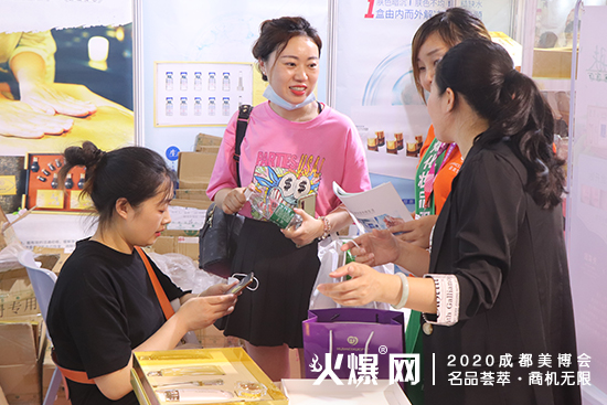 广州伊泊丽产品在获得现场众多同仁认可与支持，开启了现场签单高峰模式！