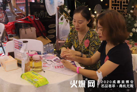 云朵玫瑰家人热情对待客户 云朵玫瑰家人热情对待客户