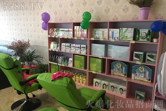 开进口化妆品店,加盟小资生活美妆让你无忧开店 开进口化妆品店,加盟小资生活美妆让你无忧开店