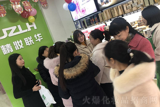 一站式服务精妆联华美妆,留下你美丽的瞬间 一站式服务精妆联华美妆,留下你美丽的瞬间