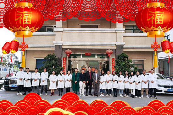 瑞士爱维娜全体员工祝您红红的牛年，开启更多好运