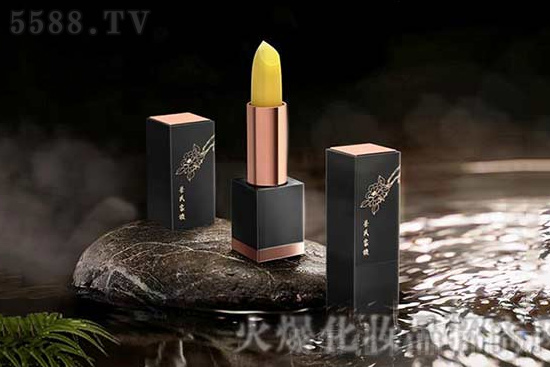 春天怎样化妆不容易脱妆?春季化妆的小技巧! 春天怎样化妆不容易脱妆?春季化妆的小技巧!