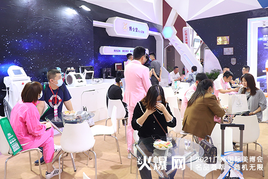 胸博士,改变人类乳房的命运 胸博士,改变人类乳房的命运