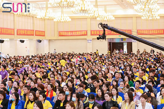 引爆全场千人成交,台下哄抢上台加盟 引爆全场千人成交,台下哄抢上台加盟