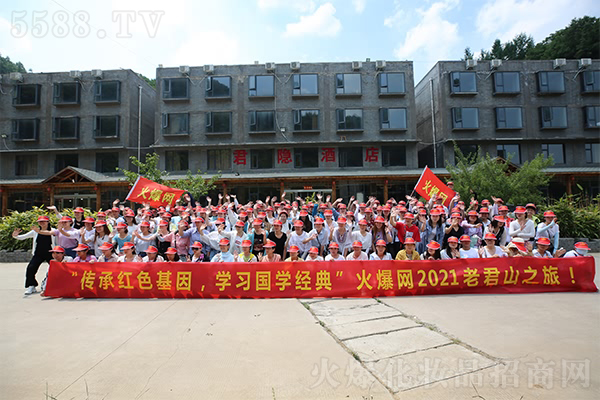 一家人，一条心，一个方向，一起前进！