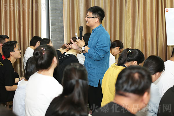 一家人，一条心，一个方向，一起前进！