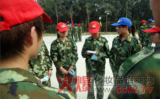 火爆网络拓展训练之共建家园