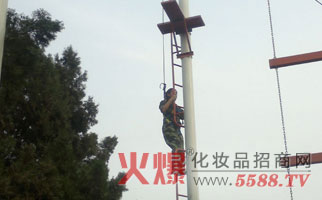 火爆网络拓展训练之之高空断桥